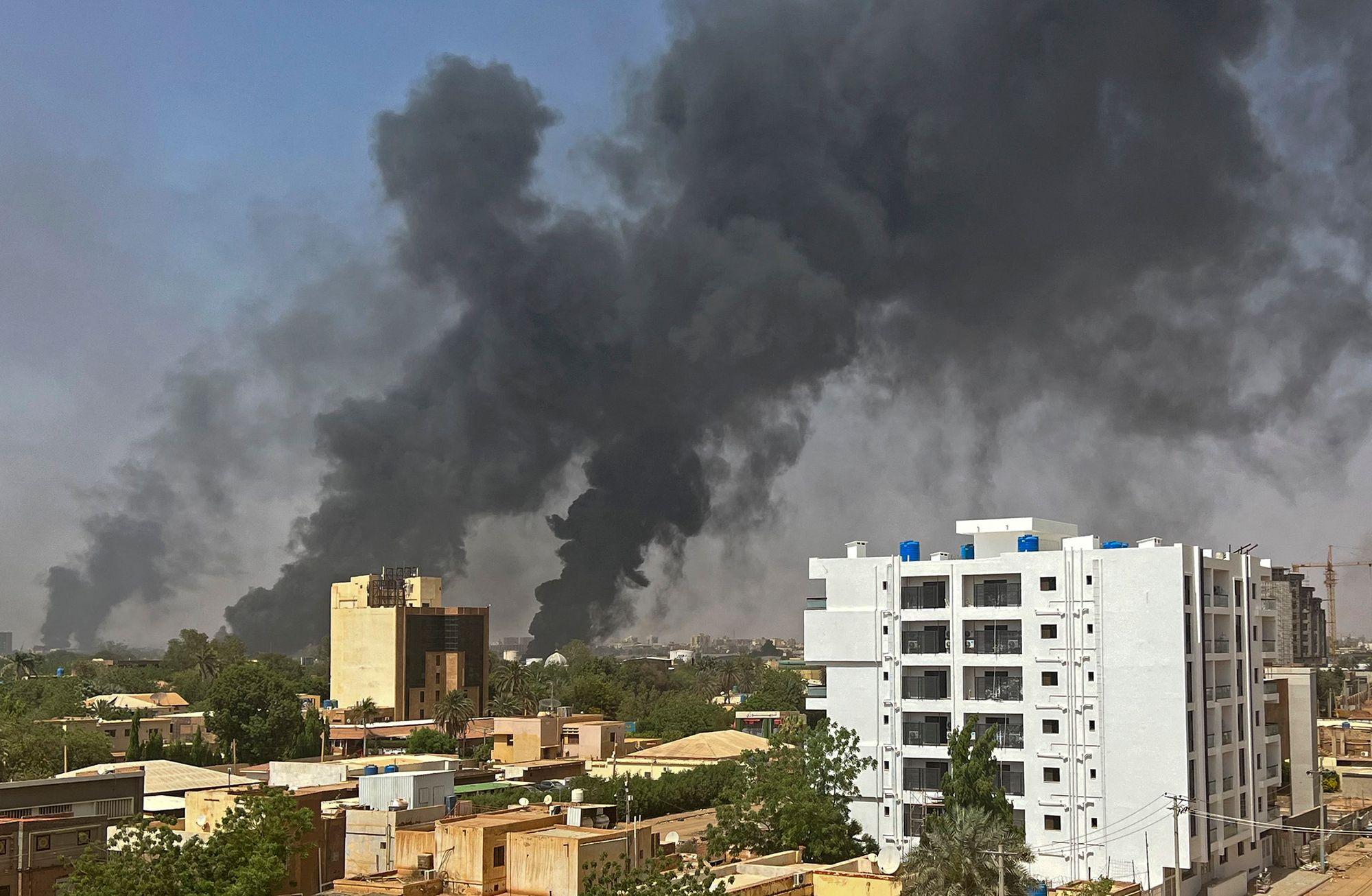 Sudan'da çatışmalar: El-Beşir hastanede, yabancılara tahliye