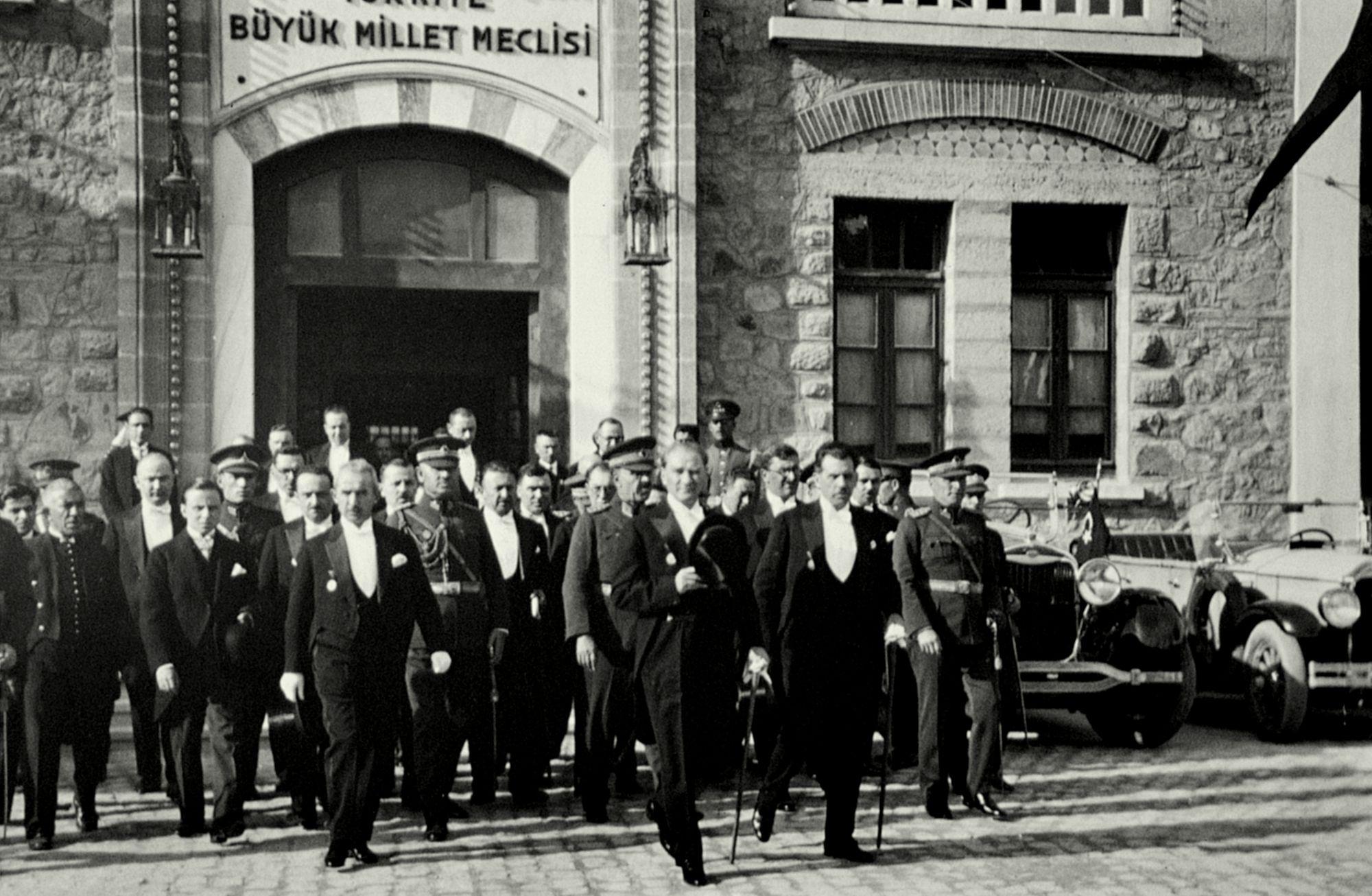 TBMM'nin azalan yetkileri ve eriyen gücü