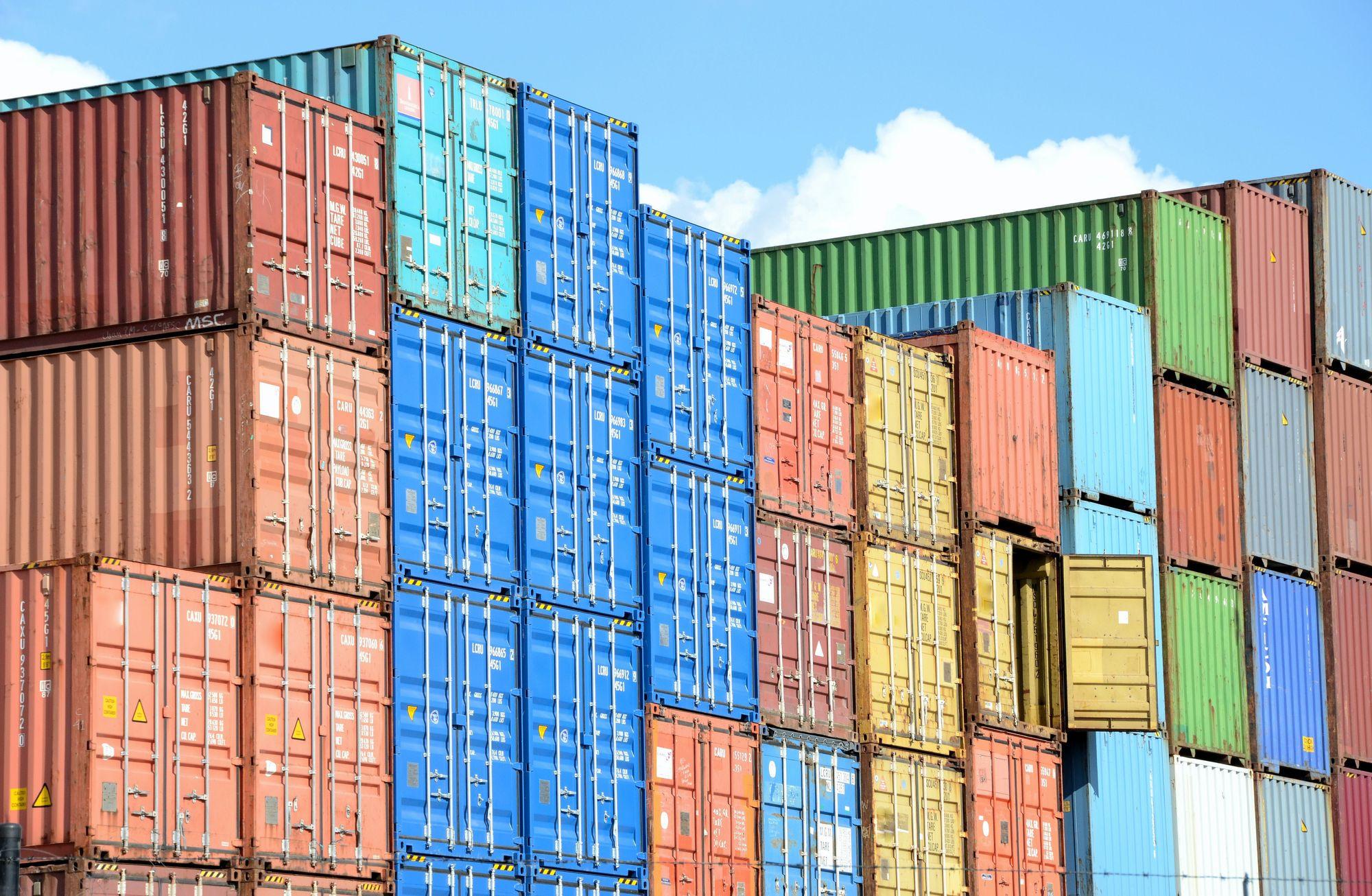Dış ticaret açığı genişliyor