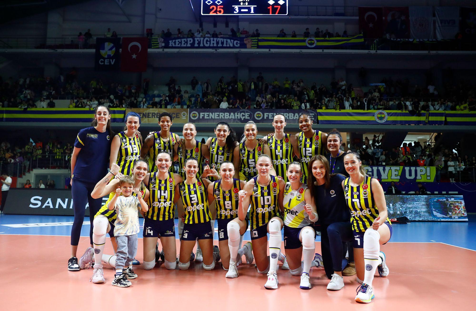 Sultanlar Ligi play-off: Fenerbahçe Opet 3-1 Eczacıbaşı Dynavit