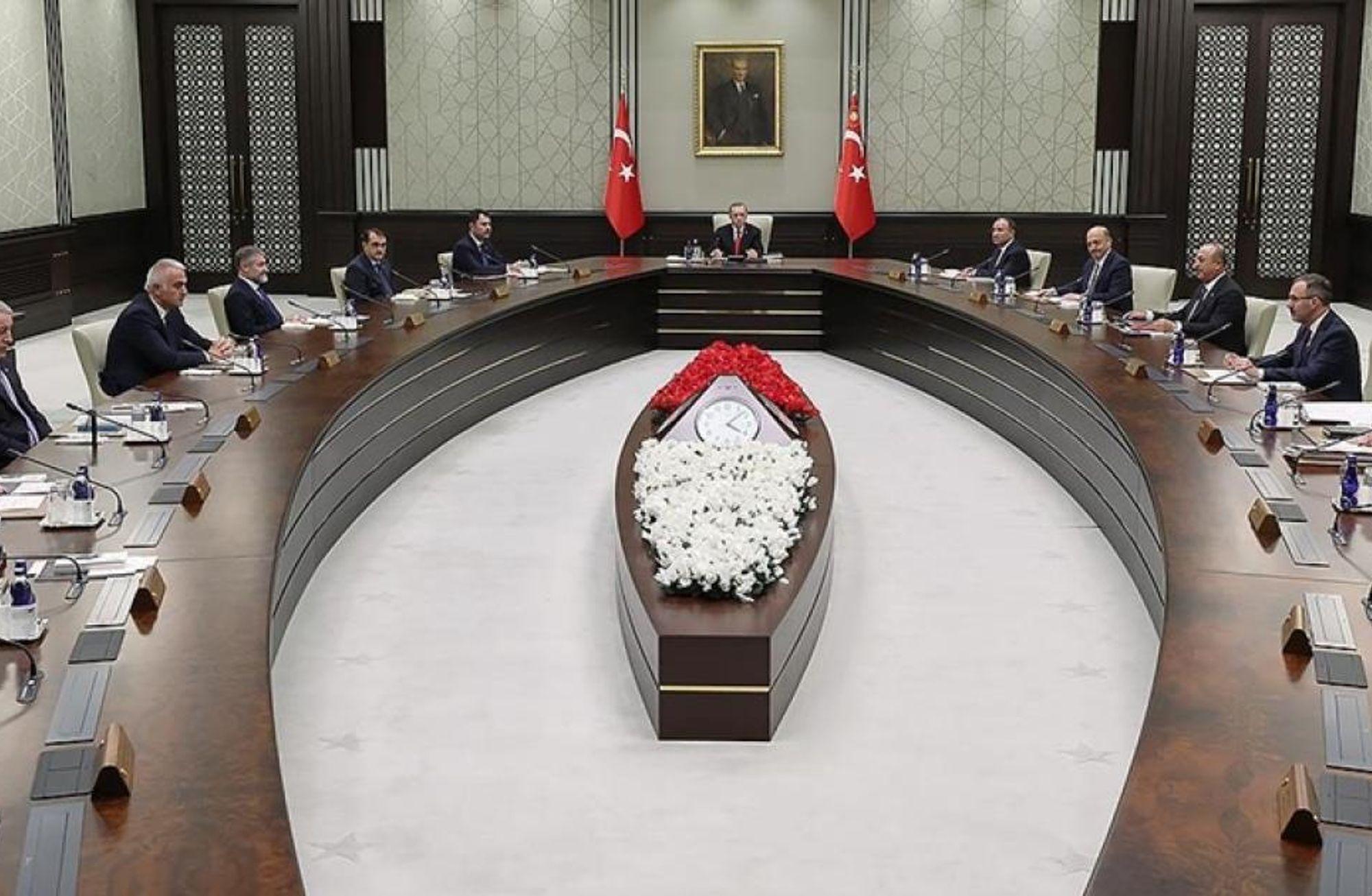 Bakanların istifa etmeden milletvekili adayı olabilmesi