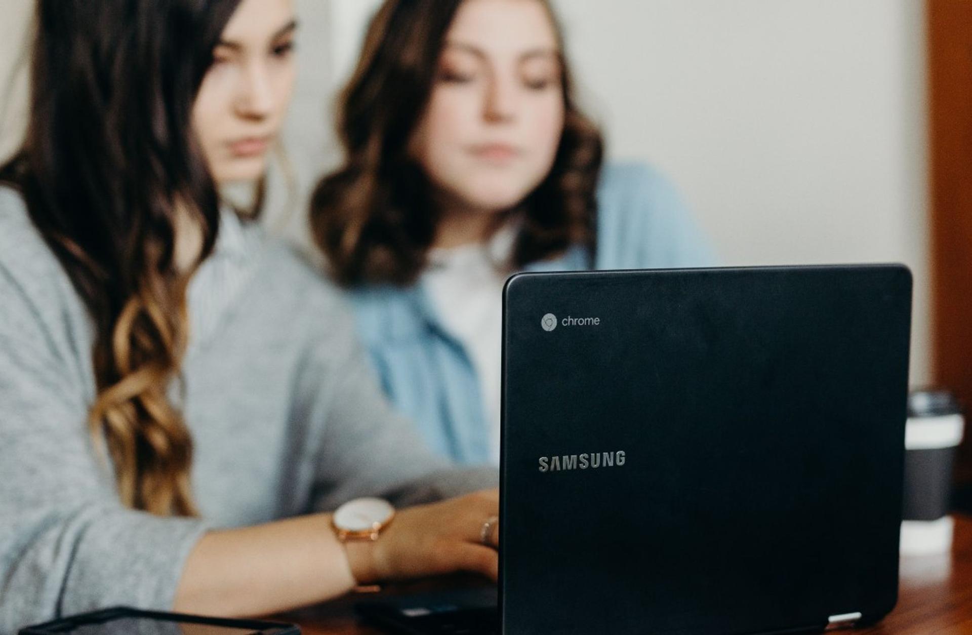 Samsung, çalışanlarının yapay zeka araçlarını kullanmasını yasakladı