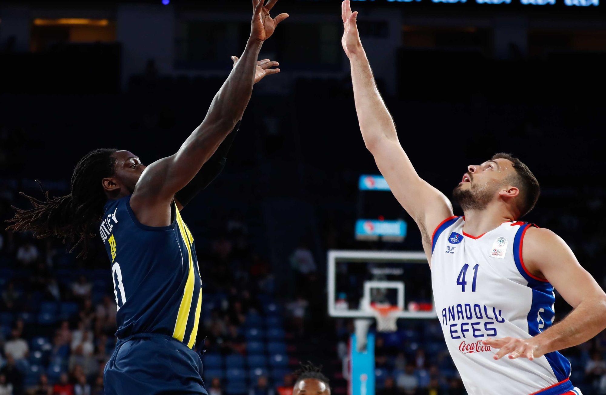 BSL: Anadolu Efes 96-91 Fenerbahçe Beko