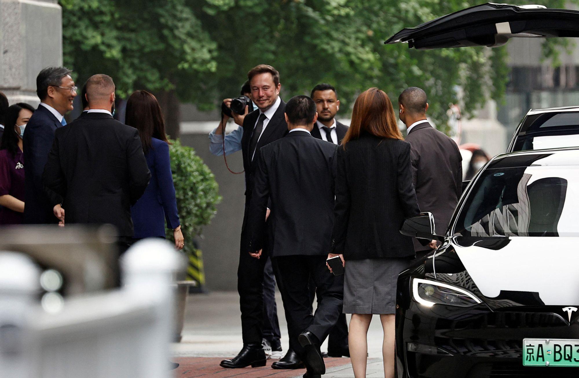 Üç yıl sonra: Elon Musk Çin'de 
