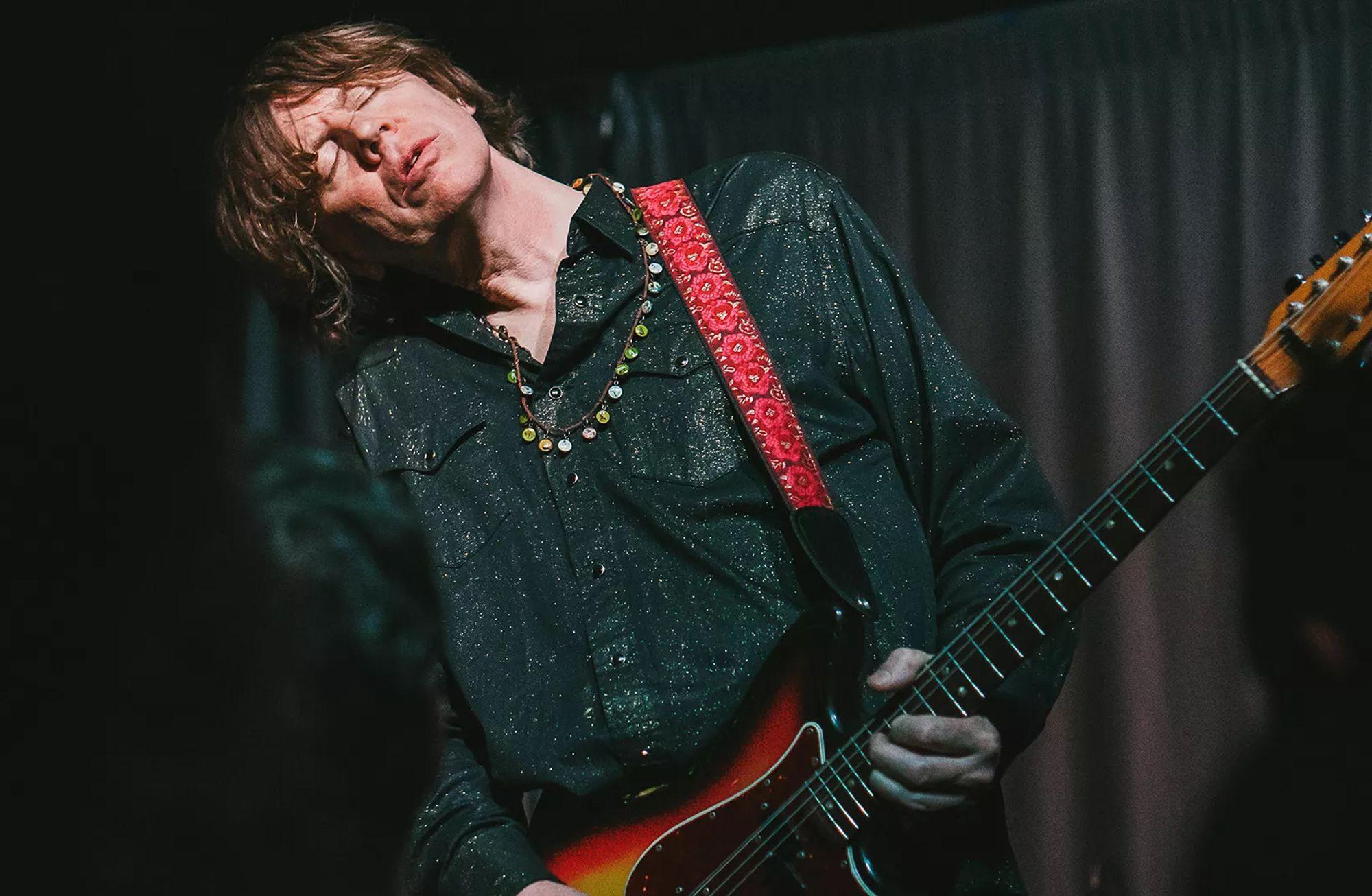 📙 Thurston Moore'un müziğe adanmış hayatının anı kitabı yolda 