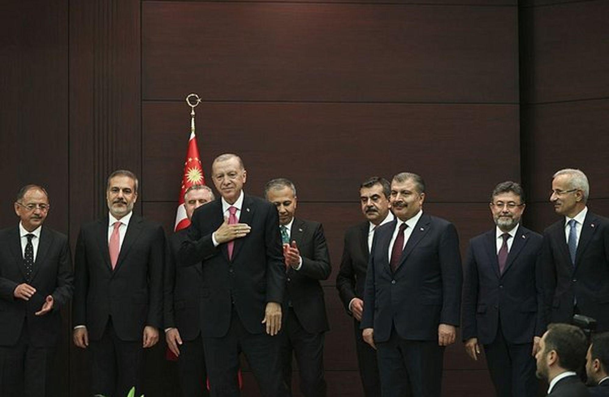 Yeni Kabine açıklandı: Kim, kimdir?