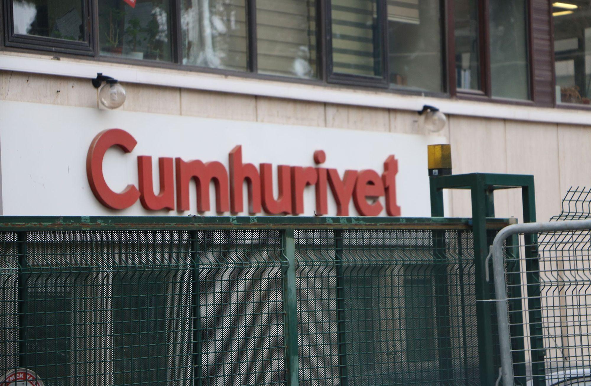 Cumhuriyet Gazetesi'nde çikolata kutuları