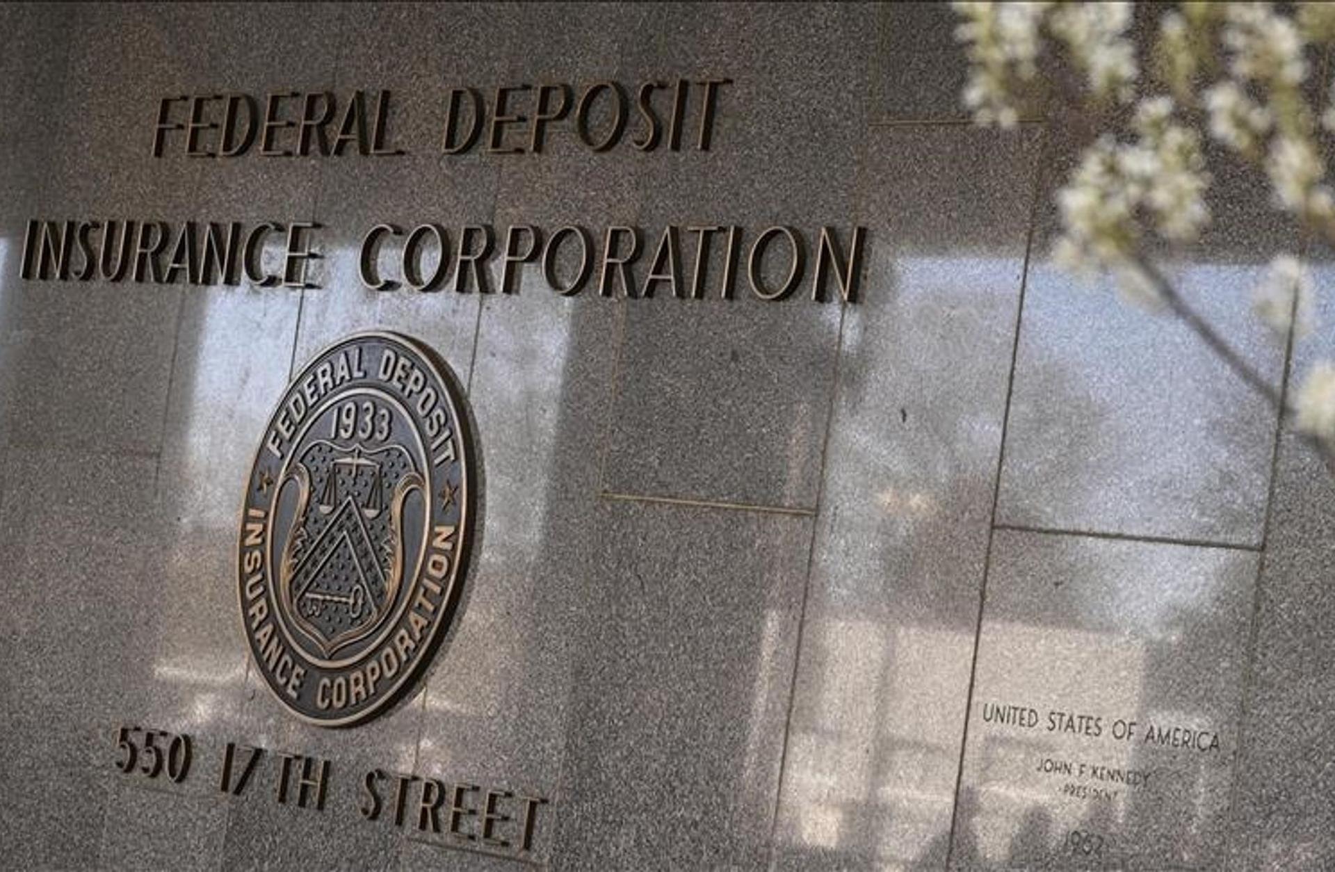 FDIC'den 18,5 milyar dolarlık Signature Bank kredi satışı