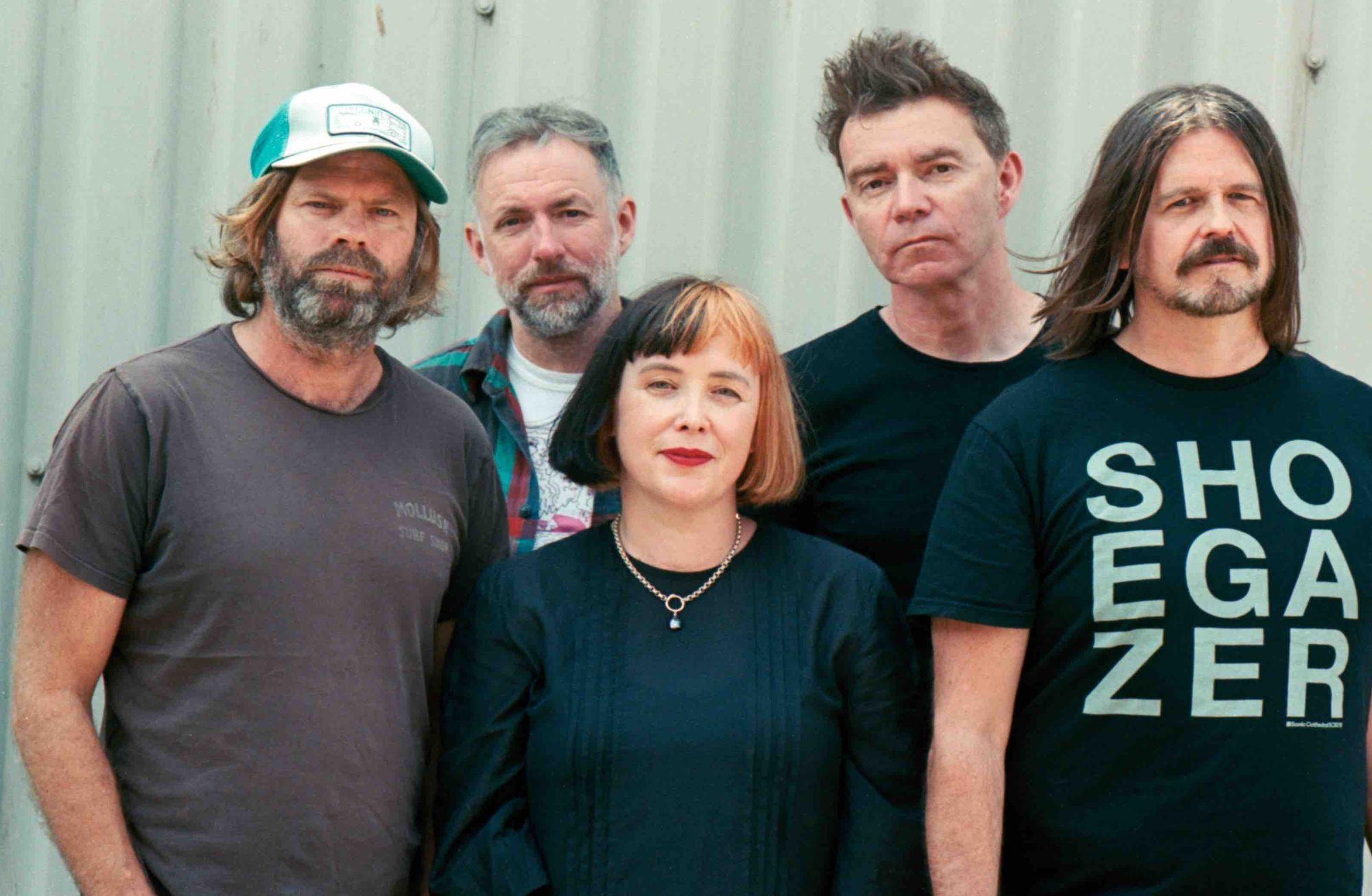 Albüm incelemesi: Slowdive, Everything Is Alive