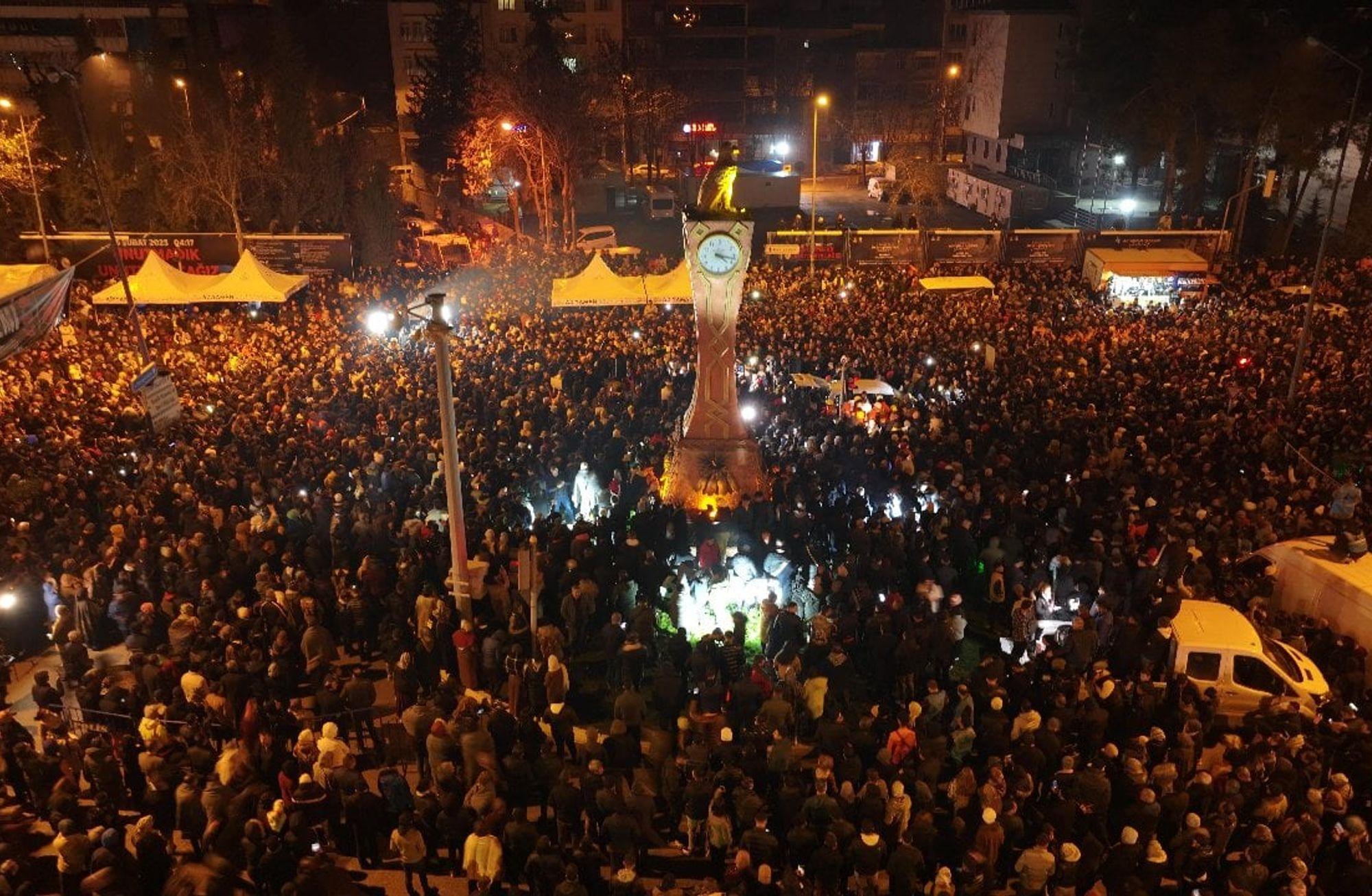 Depremin birinci yılı: Anma törenleri ve protestolar