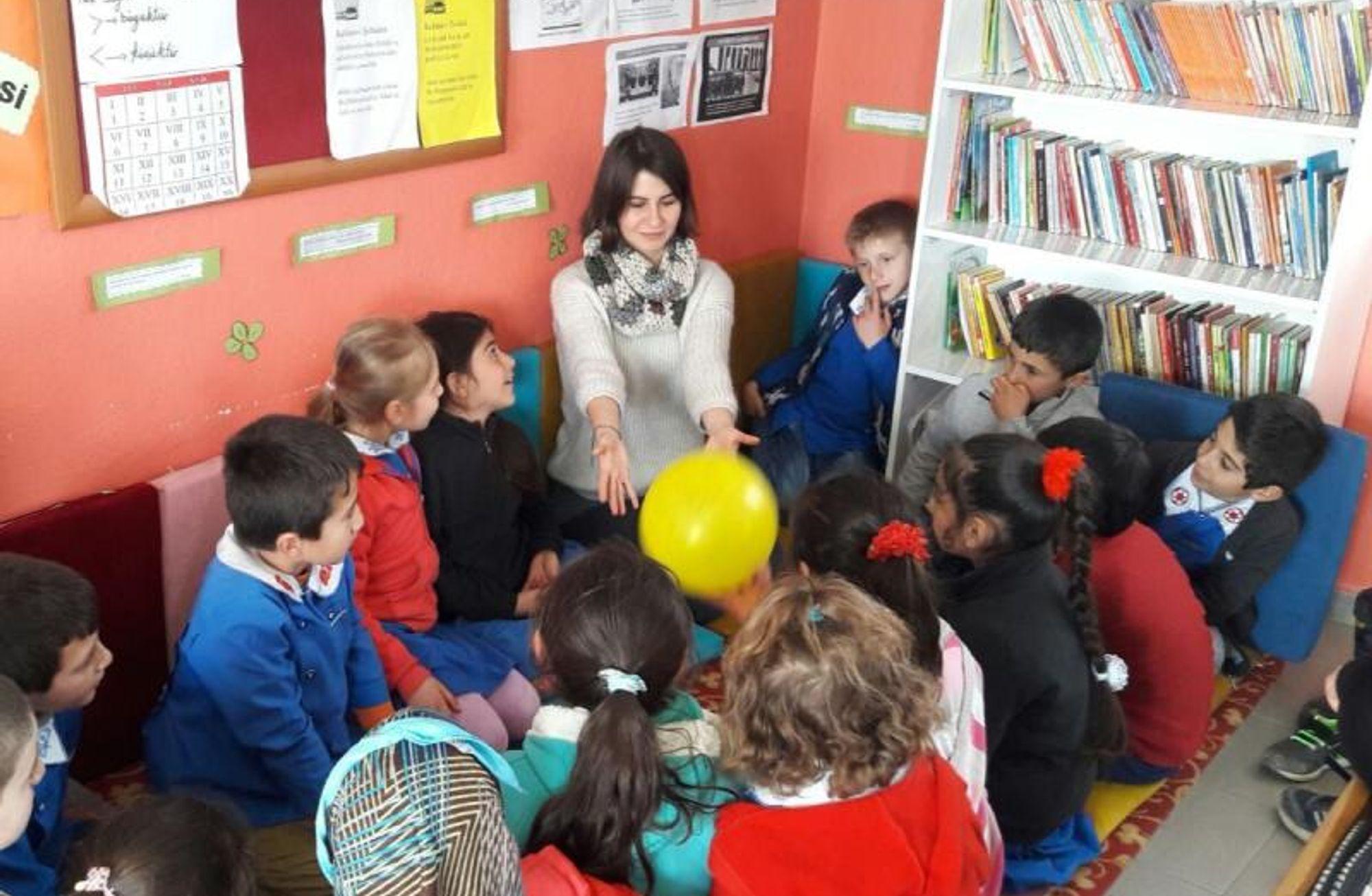 Aydınlanmanın öznesinden müfredatın kuryesine: Türkiye'de öğretmen olmak