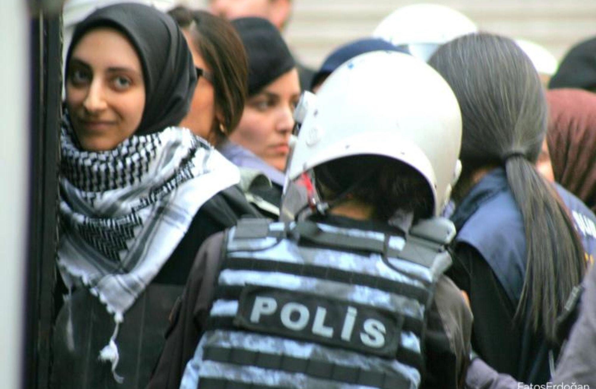 🔔 İstiklal Caddesi'nde 'İsrail'le ticaret' protestosunda gözaltılar