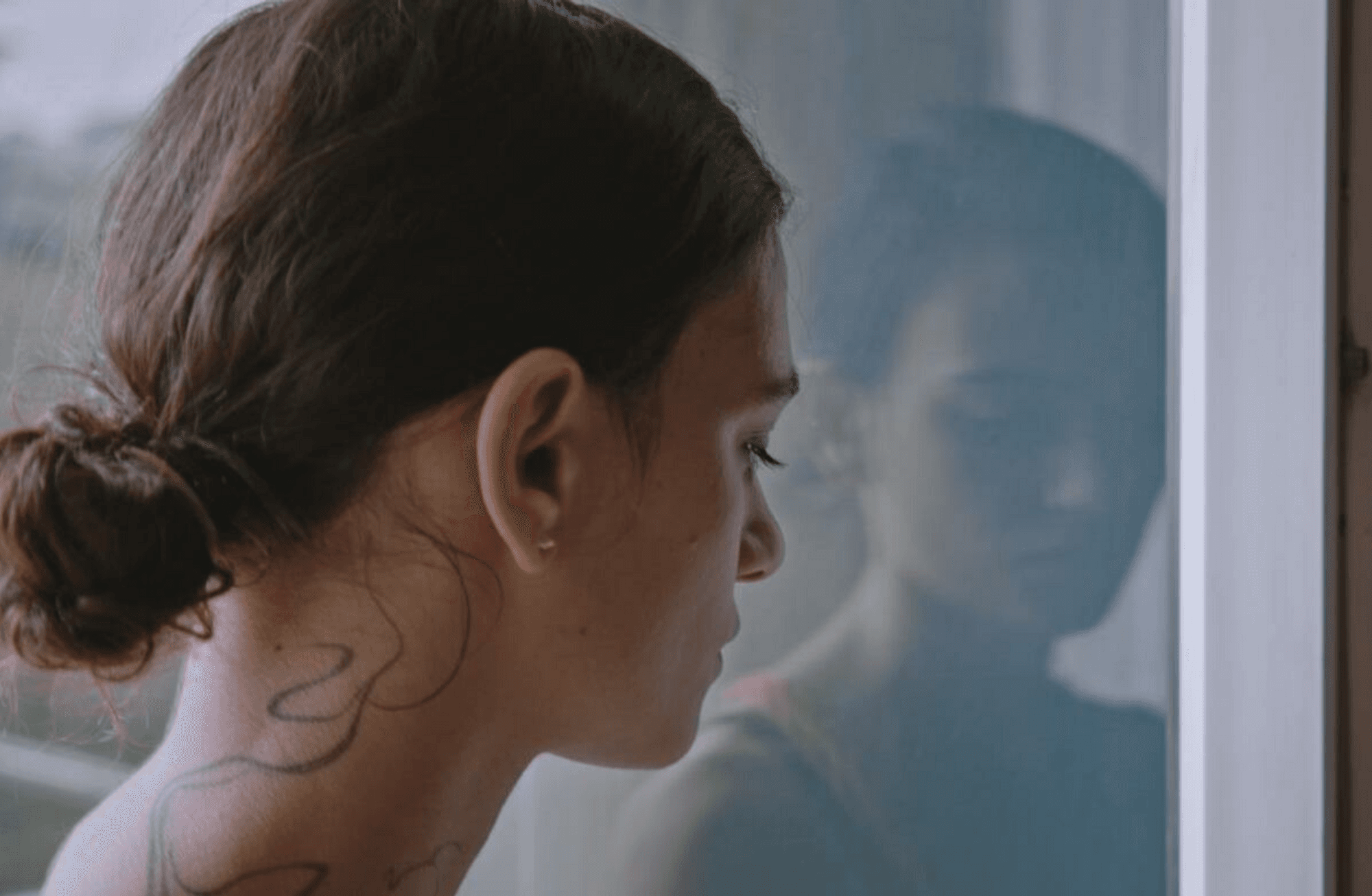 Aynı İpte Asılı: Tanıdık hislerle dolu bir gençlik filmi