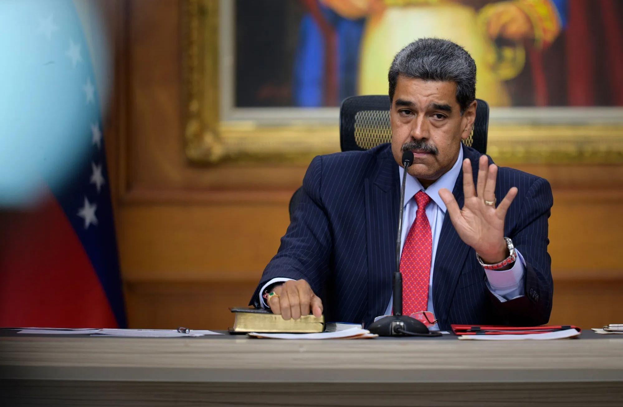 Maduro devlet başkanı olarak yemin edecek: Tören öncesi Venezuela karıştı