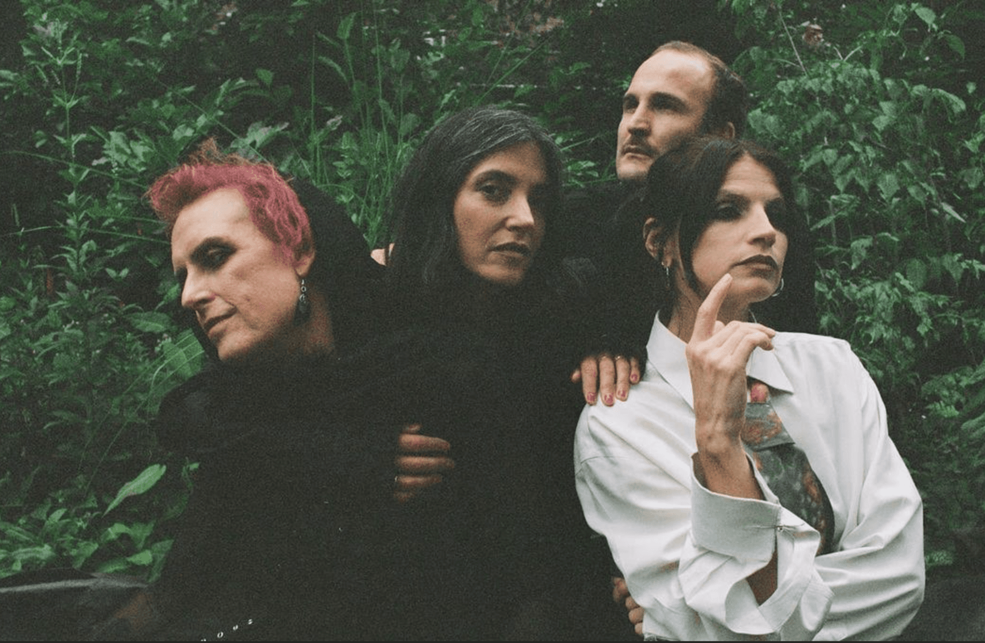 Sharon Van Etten ve arkadaşlarından yeni albüm: Sharon Van Etten & The Attachment Theory