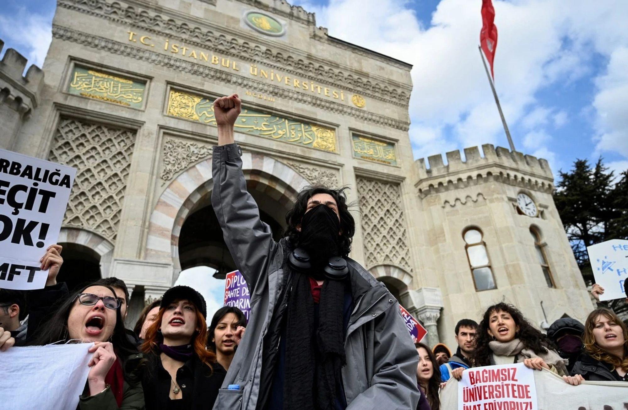 Üniversiteliler sokaklarda: Türkiye genelinde öğrenci eylemleri