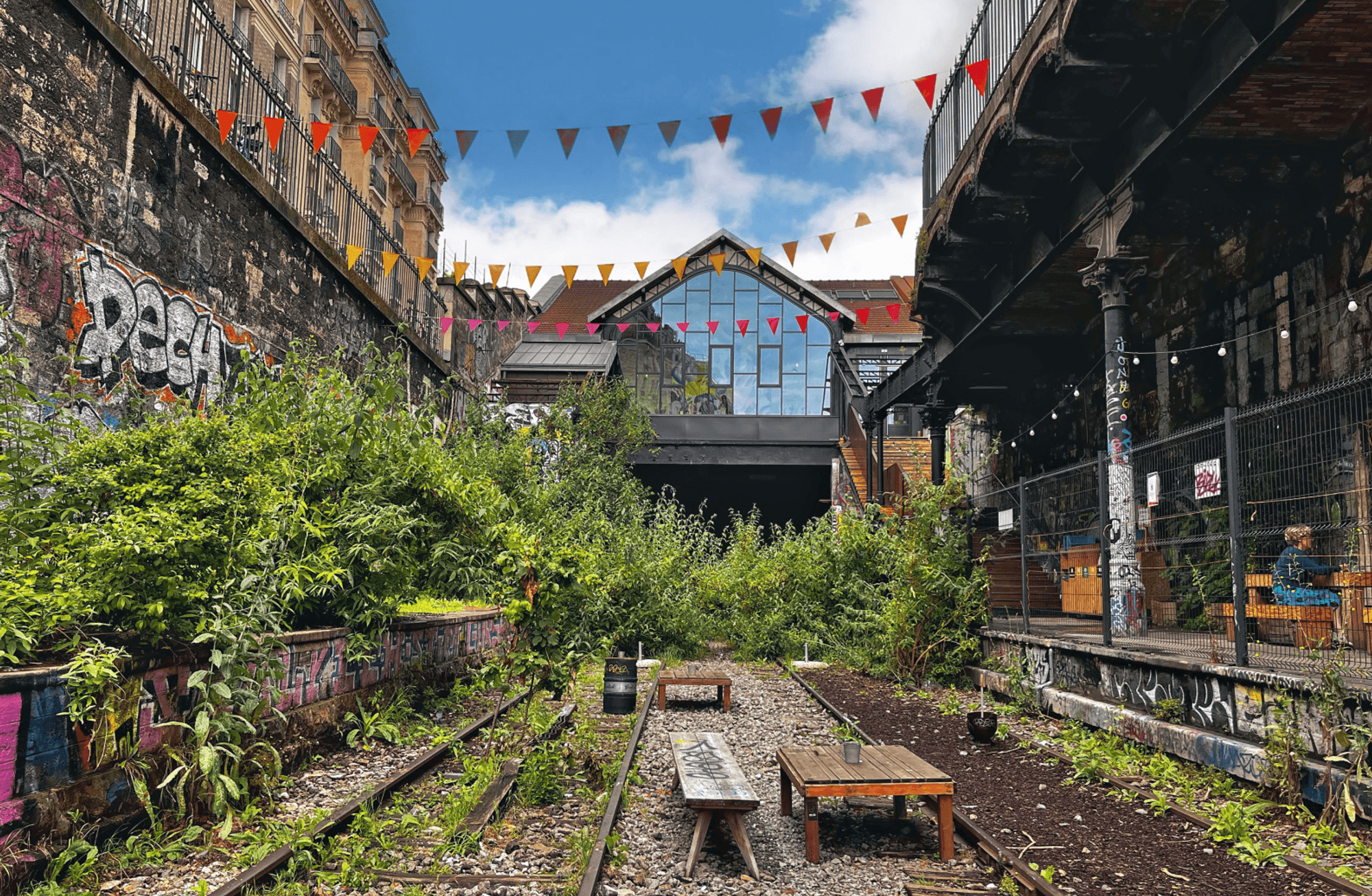 Paris'in kayıp treninin izinde: La Petite Ceinture ve renkli durakları
