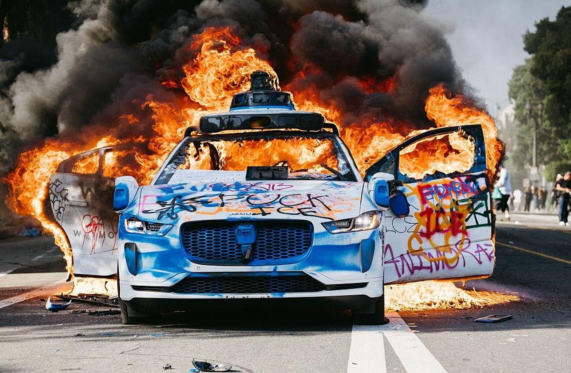 Waymo araçlar neden Los Angeles protestolarının hedefinde?