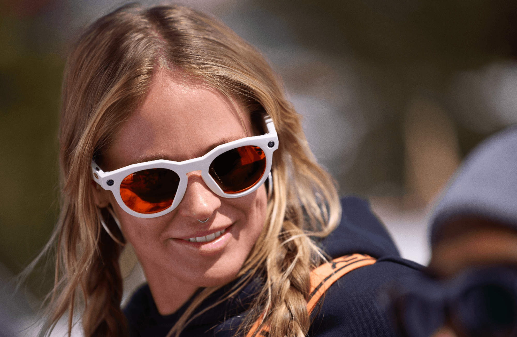 Meta, Oakley işbirliğinde geliştirdiği akıllı gözlüğü tanıttı