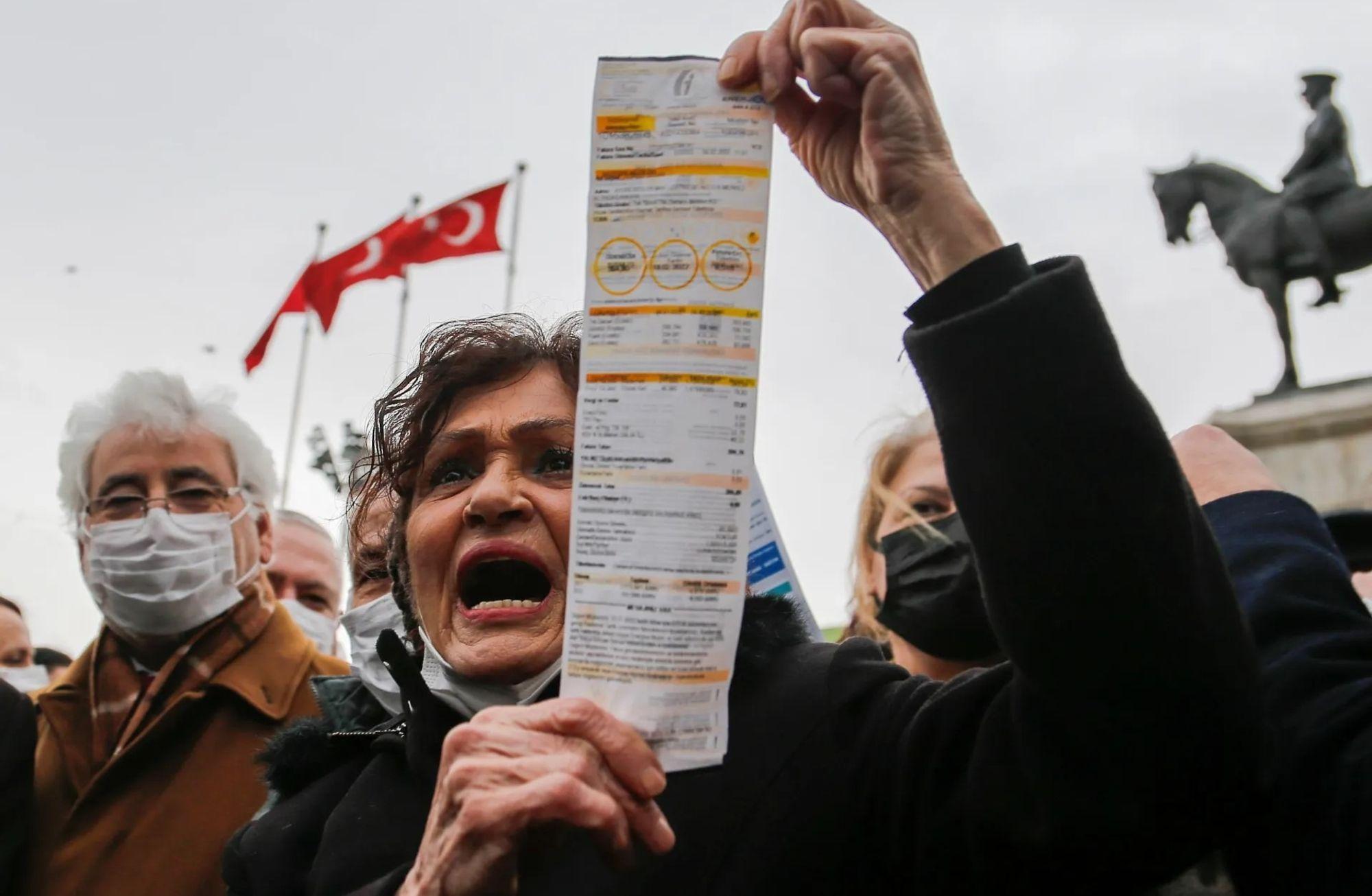 Asgari ücrete ara zam tartışmaları: Ekonomistler ne düşünüyor?