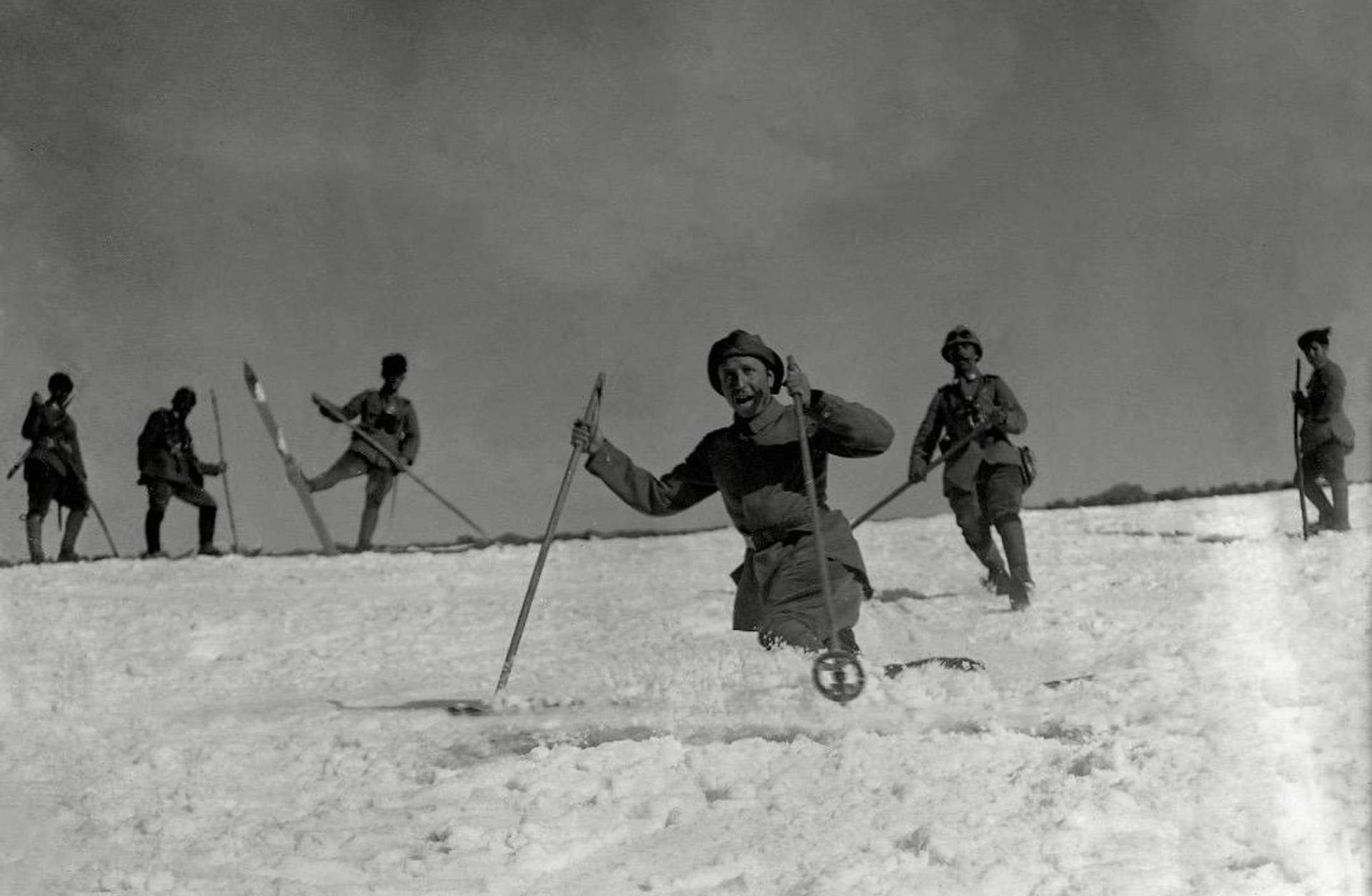 Maceraperest bir mimar, şanslı bir çilekeş: Arif Hikmet Koyunoğlu