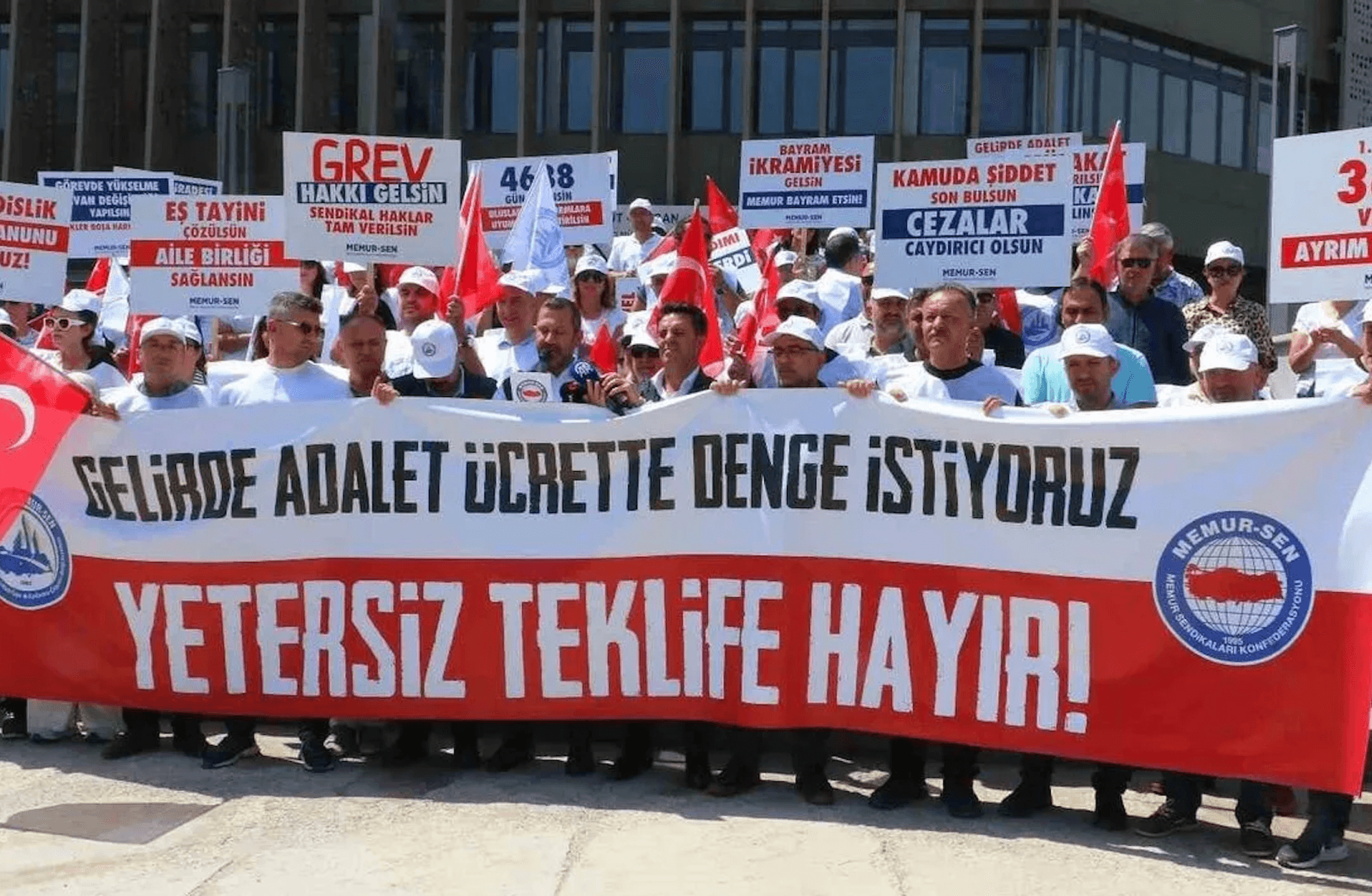 Kamu çalışanları Türkiye genelinde iş bıraktı: Talepleri neler, bundan sonra ne olacak?