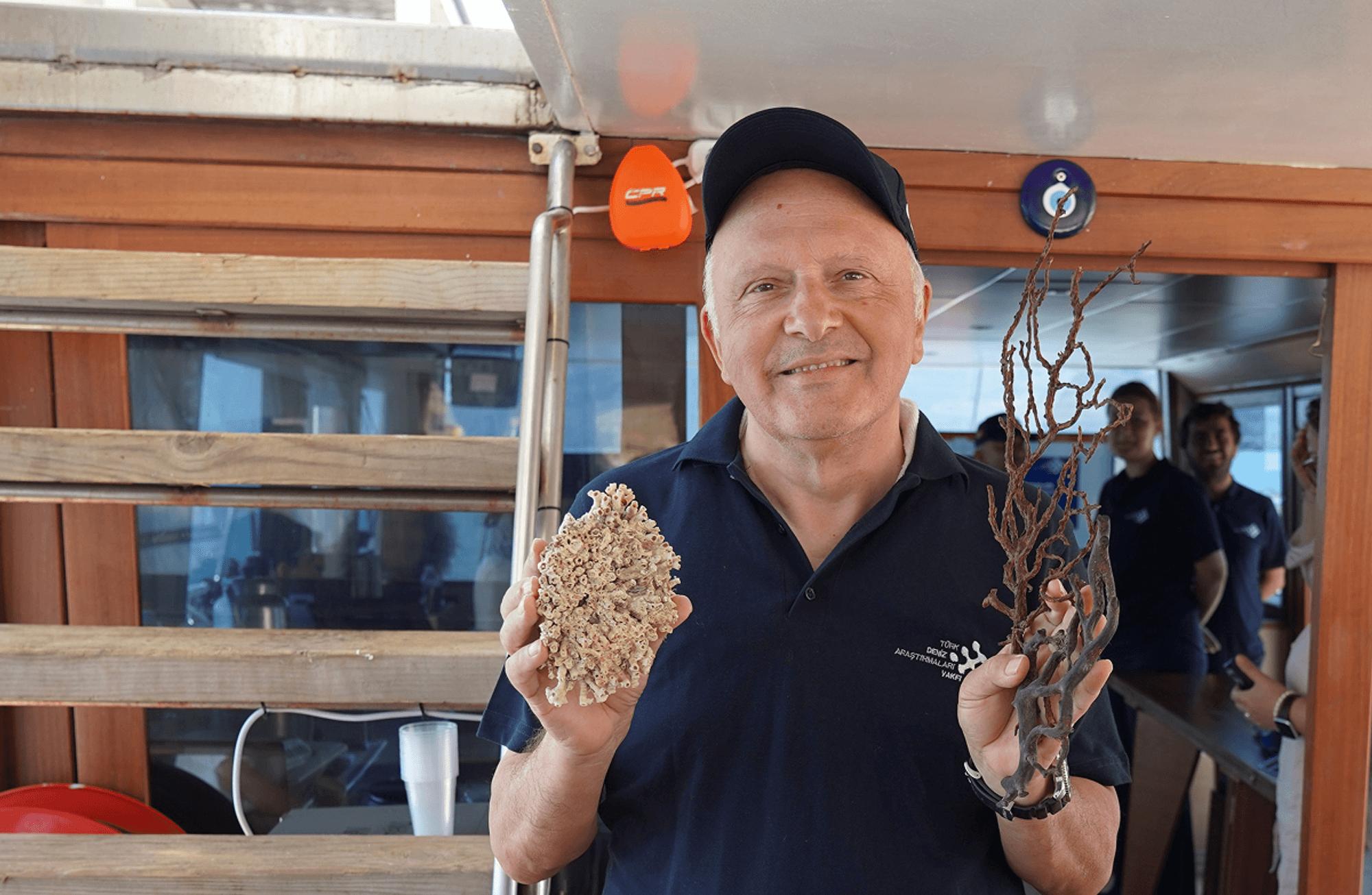 Mercanlara koruma projesi: Denizlerin ormanı tehlike altında
