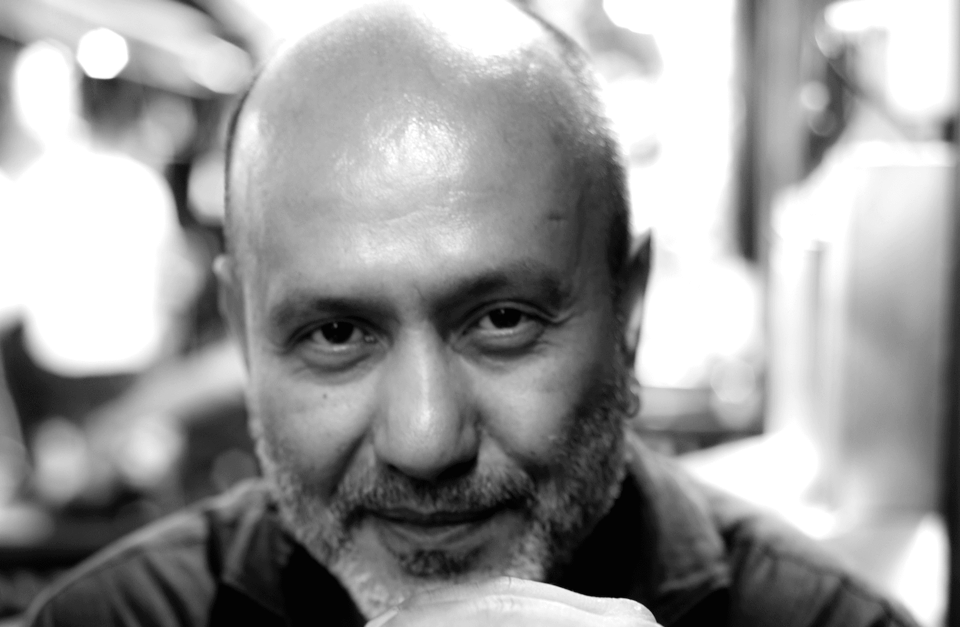 Renklerin içinden geçen hayaletler: Harun İsmail Çırak'tan 'Tazı'