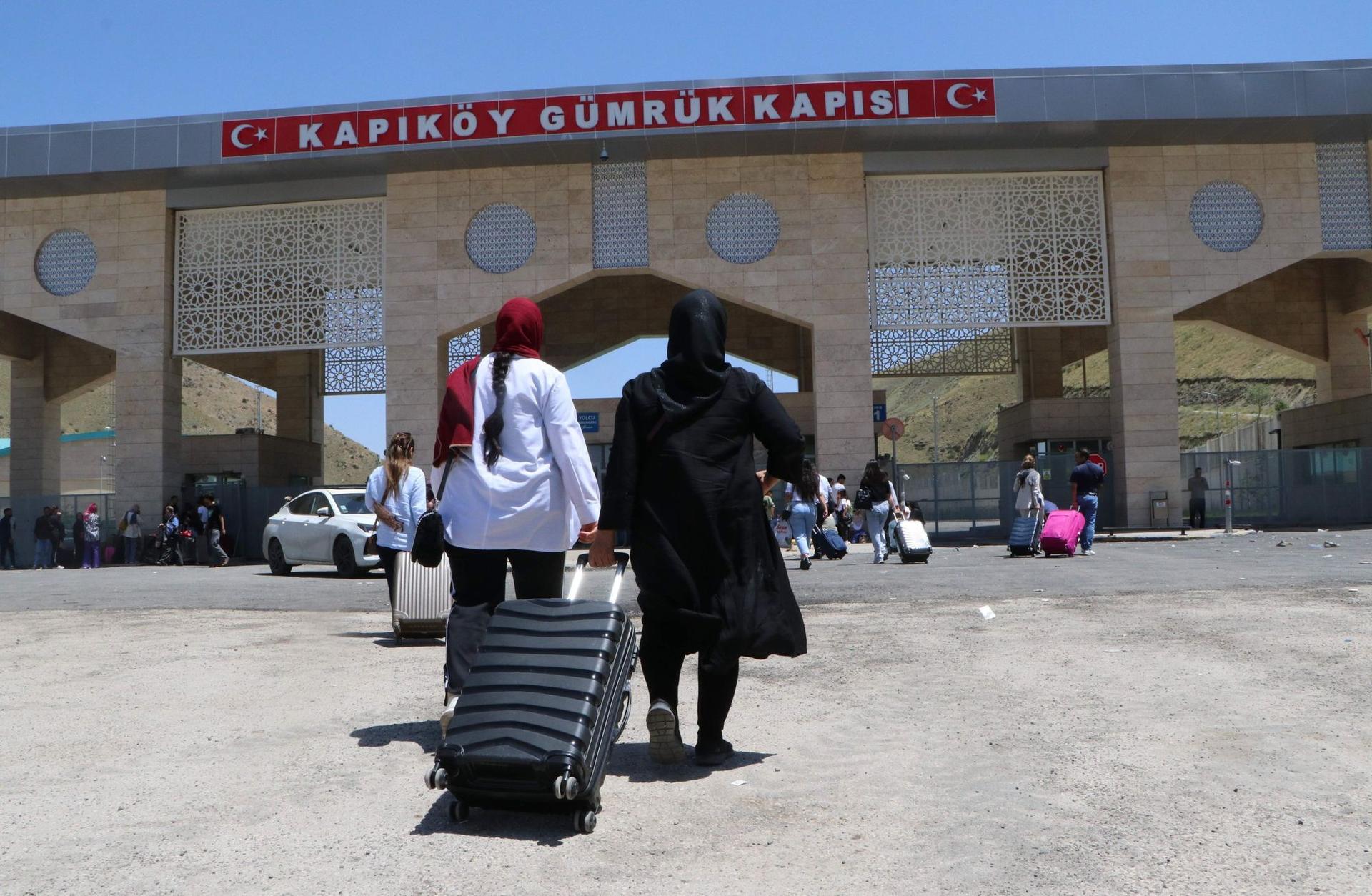 Hep yuvaya dönmek: Vatanına rağmen vatanına dönen İranlılar anlatıyor