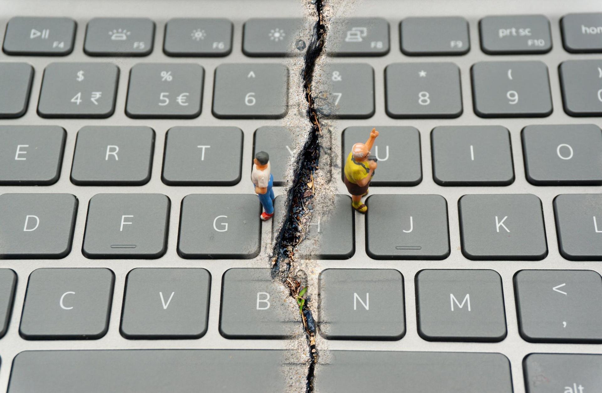 Dijital uçurumu kapatmak: DataReportal'ın yarı yıl raporu bize ne söylüyor?