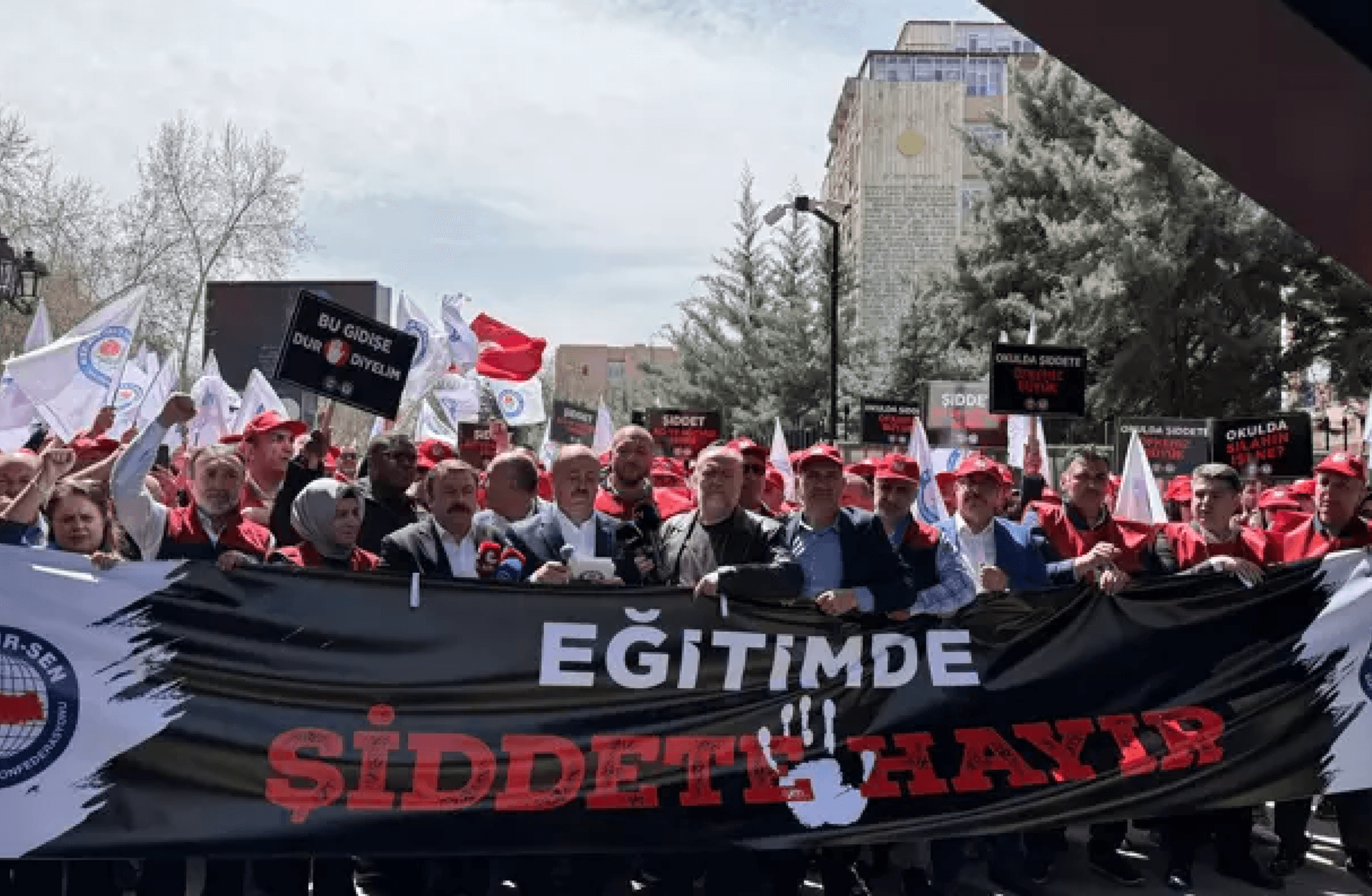 Art arda yaşanan okul saldırıları: Eğitimde şiddet neden artıyor?