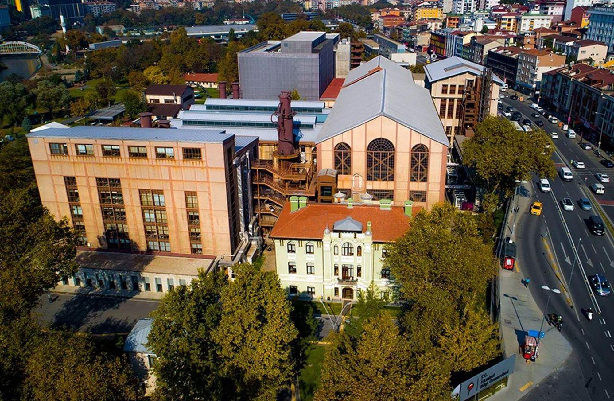 Bilgi Üniversitesi'nin faaliyet izni kaldırıldı: Öğrencileri ve akademisyenleri neler bekliyor?