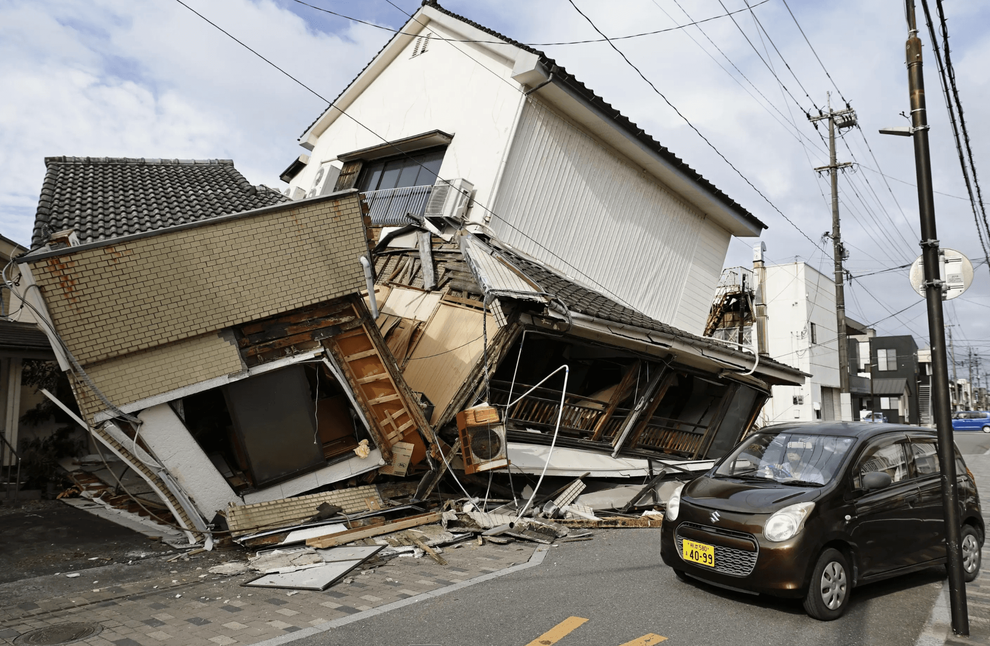 Japonya’da zamana karşı yarış: Kumamoto depreminde can kaybı 13’e yükseldi