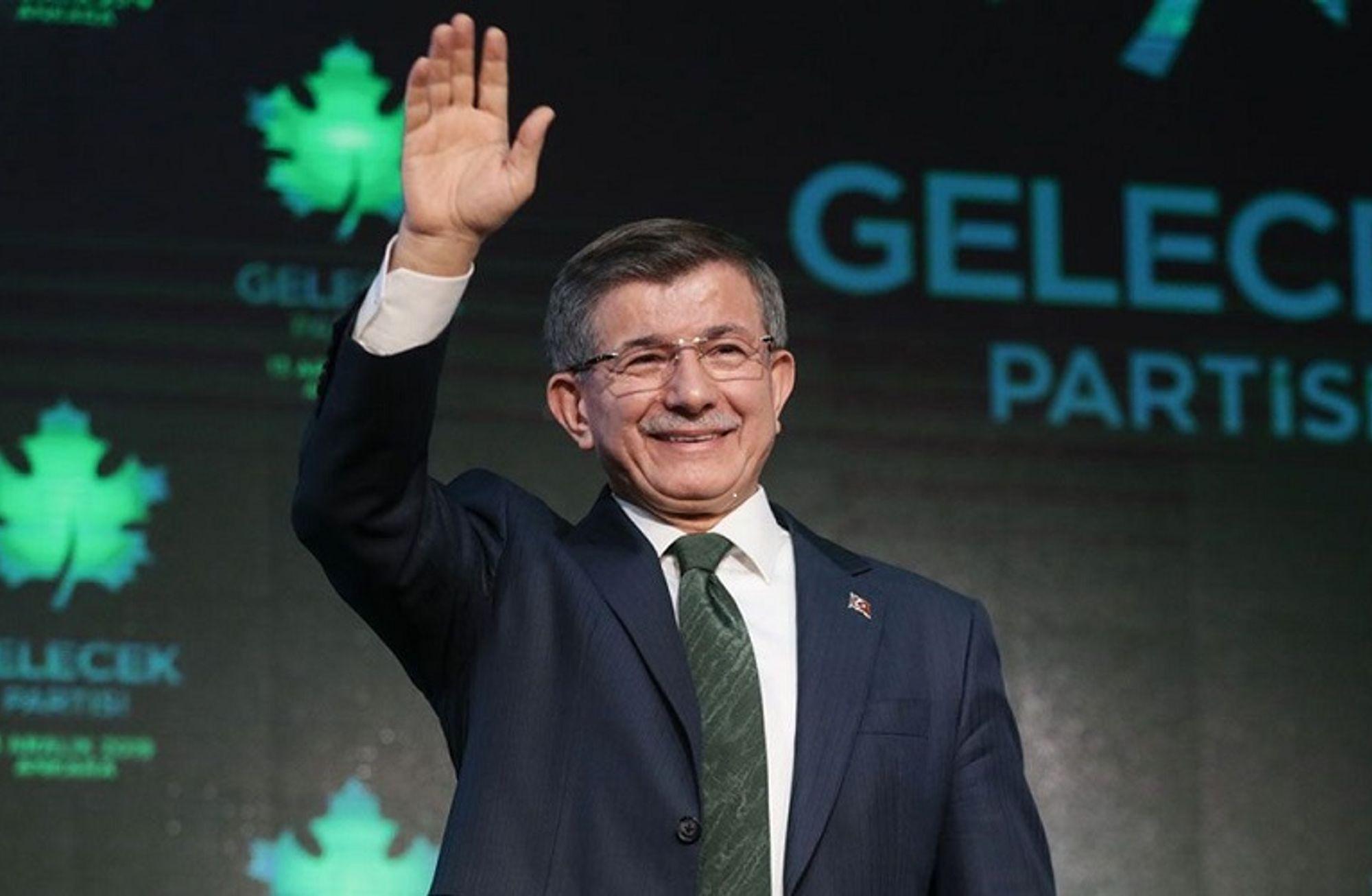 Davutoğlu, Gelecek Partisi’nin faaliyetlerini sonlandırıyor