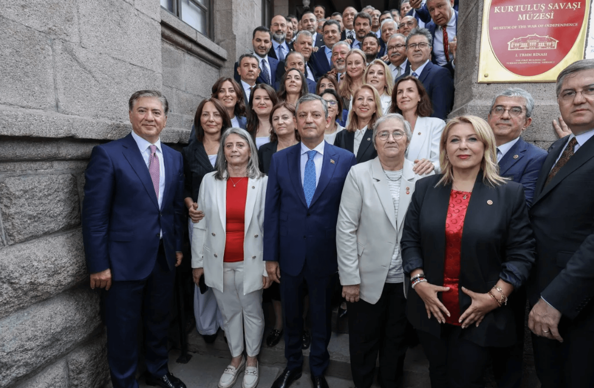 Yeni Parti'nin ilk MYK'sı belli oldu: 10 kişilik çekirdek kadroda kimler var?