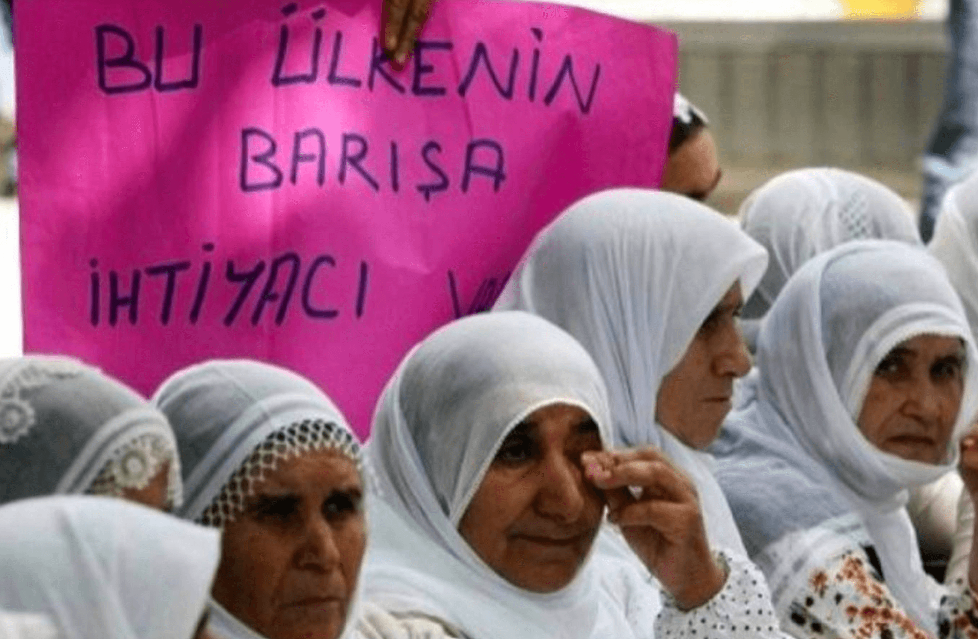 Görüş | Çerçevesiz yasa: Yasadaki eksikliklere ve hatalara rağmen Kürtler ne yapmalı?