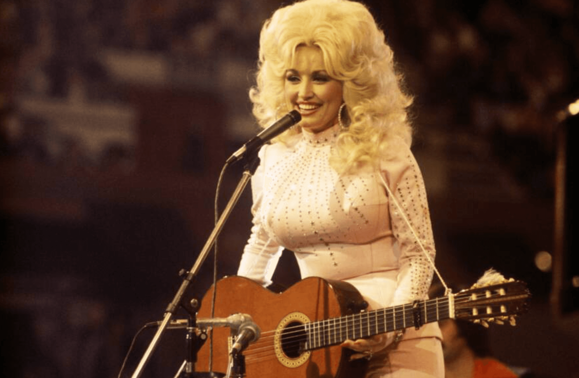 Herkesin Dolly'si: Dolly Parton kutuplaşmış bir ülkenin iki yakasını nasıl biraraya getirdi?