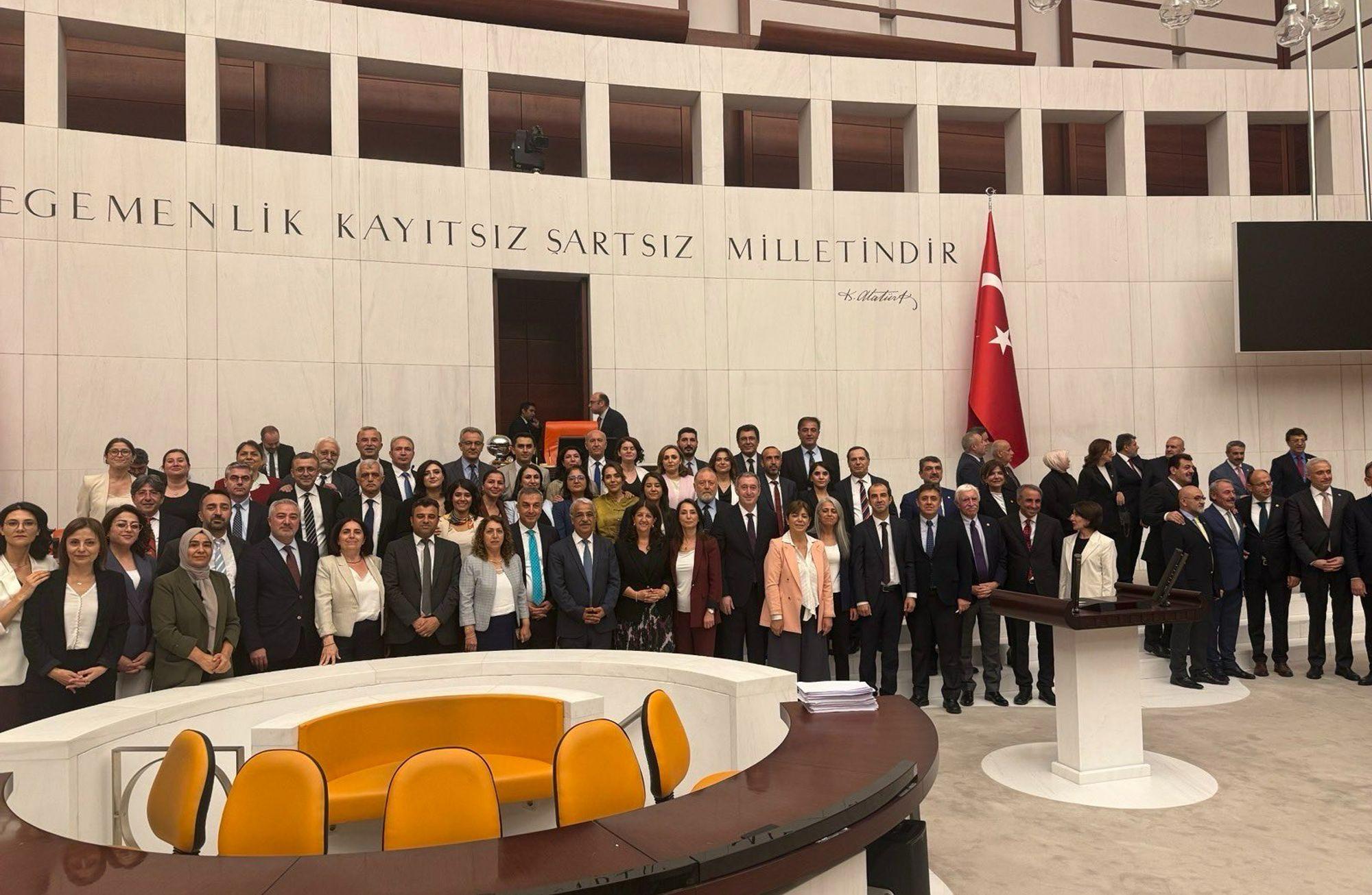 Çerçeve yasa ve sonrası: Muhalefetin düzenlemeye yönelik eleştirileri neler?