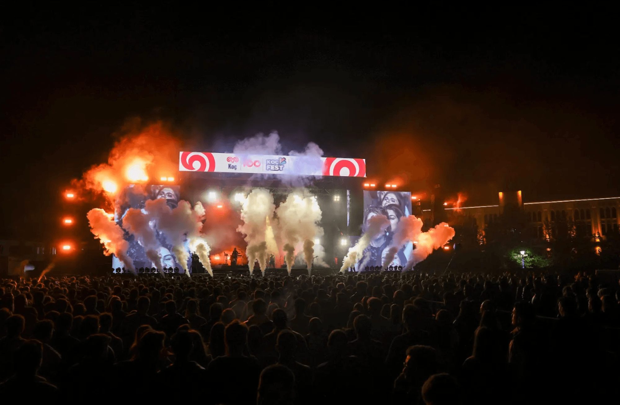Sahneler farklı, konserler aynı: Büyük rock grupları neden şarkı listelerini değiştirmiyor?