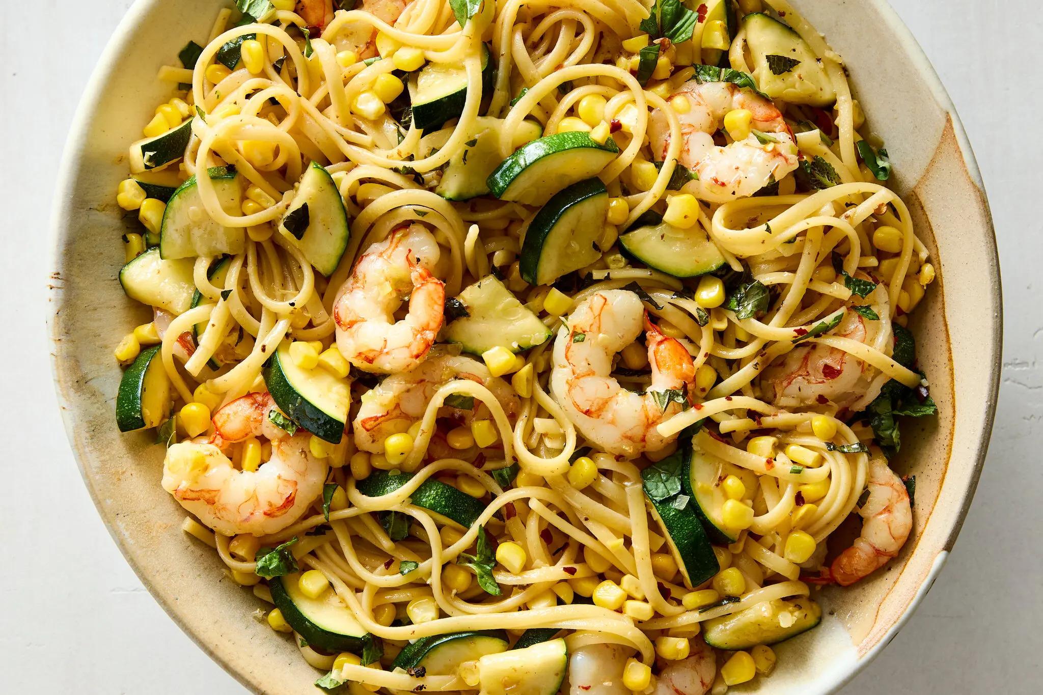 Karidesli, kabaklı ve mısırlı linguine