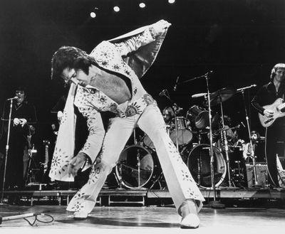 Kalıpları yıkmak ve Elvis Presley 