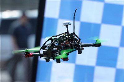 Spor olsun ya da olmasın, drone'un kendine inanılmaz bir evren yarattığını düşünüyorum. - Ozan Can Sülüm