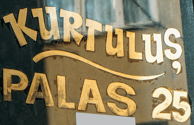 Kurtuluş, ara durak. Bir sonraki noktaya geçmeden soluklanacak, oksijen aldıracak.