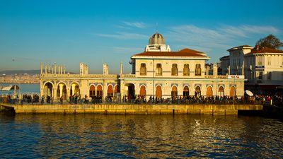 Büyükada iskelesi ve TÜGVA