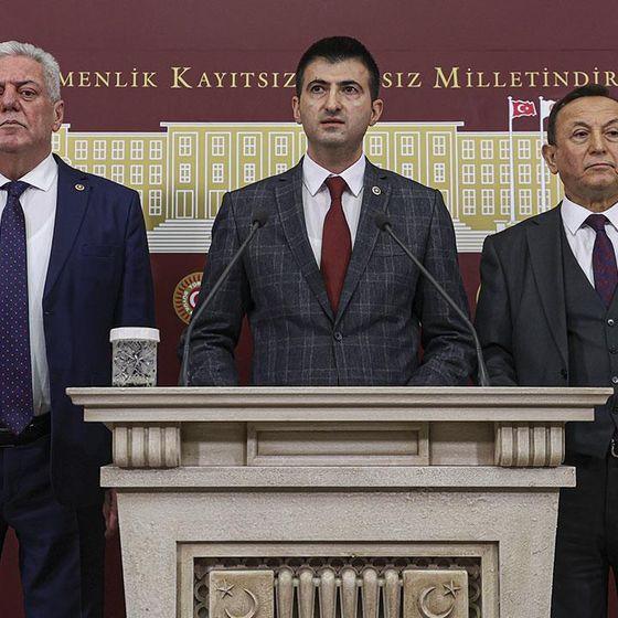 CHP'de istifalar 