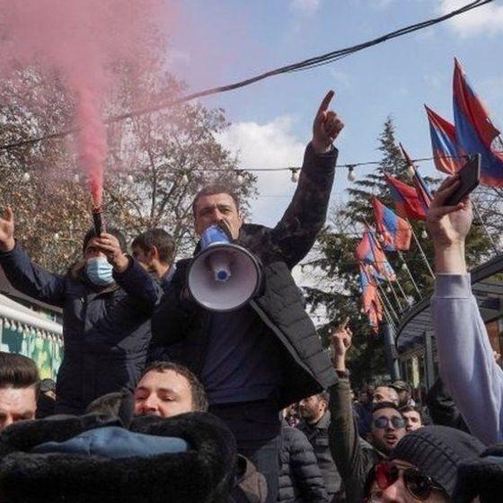 Ermenistan'da neler oluyor?