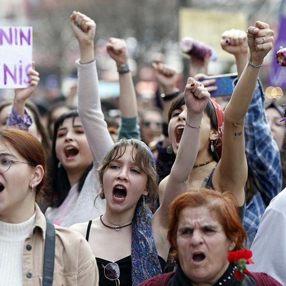Protesto hakkı kime aittir?