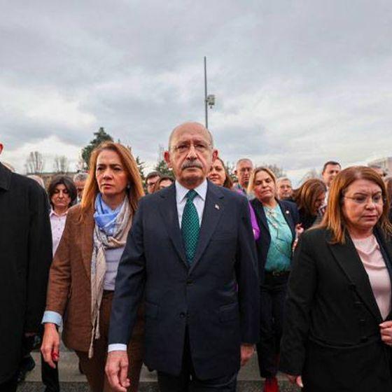 🔔  Kılıçdaroğlu, Adalet Bakanlığı'na yürüdü