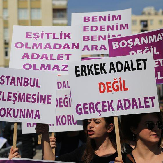 1 yıl sonra: İstanbul Sözleşmesi için mücadele sürüyor
