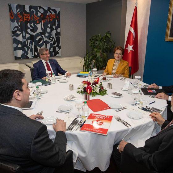 Altı muhalefet lideri yeniden bir arada
